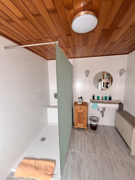 Badezimmer Ansicht 2