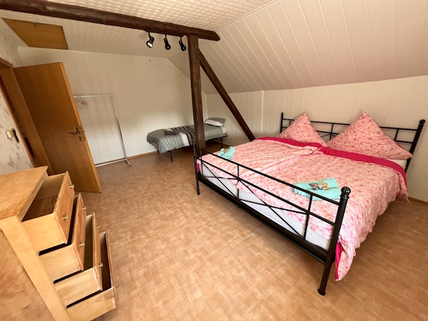 Schlafzimmer 2